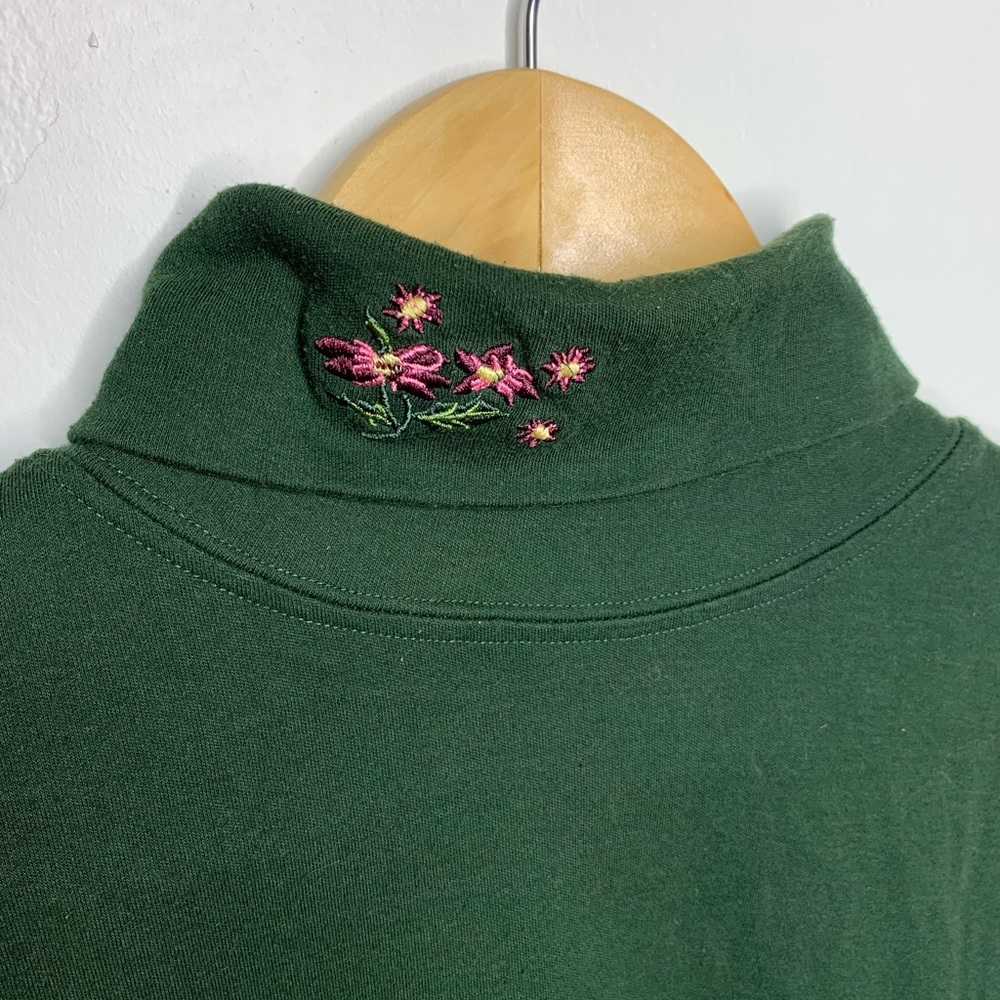 Vintage forest green turtle neck flower embroidery